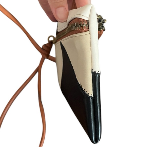 NWOT Universal Thread patchwork convertible wristlet crossbody bag tan black - Picture 13 of 14